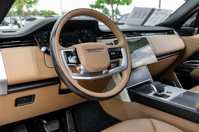 2025 Land Rover Range Rover 3