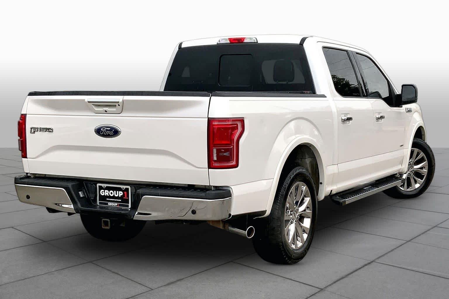 Used 2017 White Platinum Metallic Tri-Coat Ford Lariat image 11