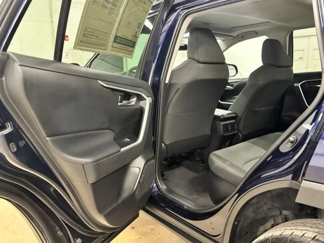 Used 2022  Toyota XLE image 19