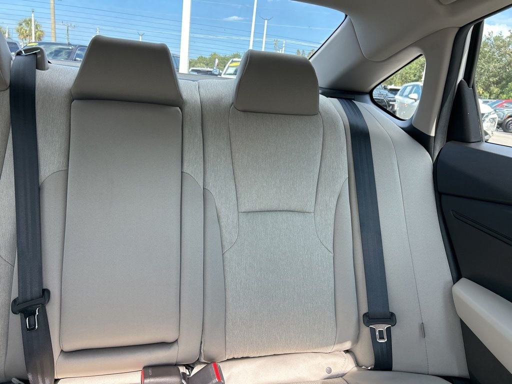 Used 2025  Honda SE image 14