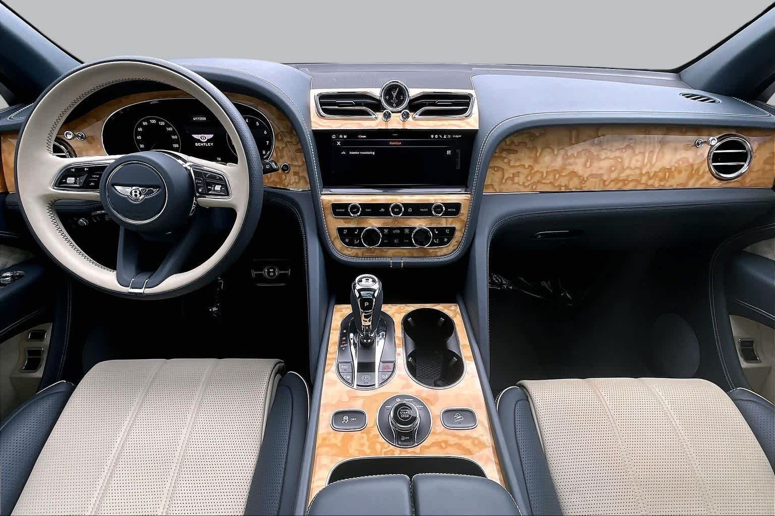 Used 2022 Black Sapphire Metallic Bentley V8 image 15