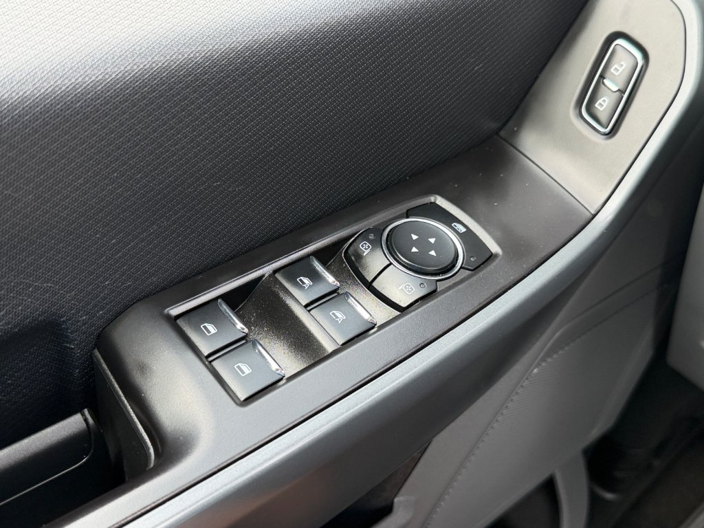 Used 2023 Oxford White Ford XLT image 19