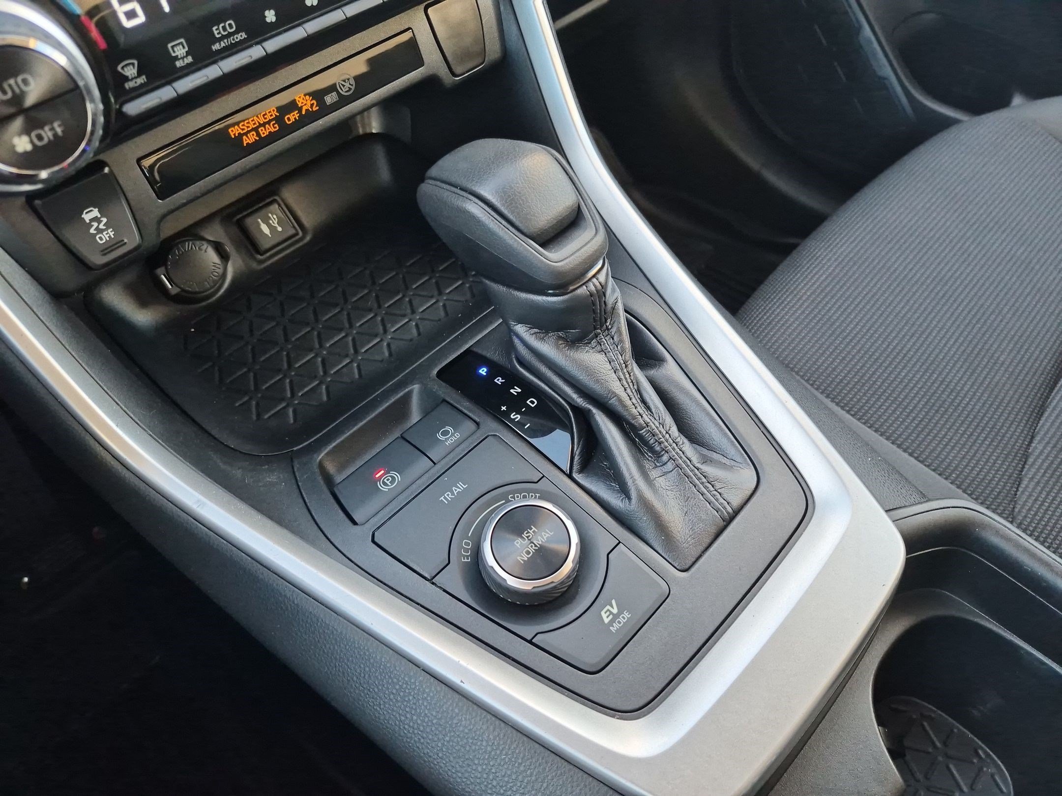 Used 2019 Super White Toyota Hybrid LE image 24
