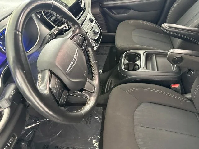 Used 2021 White Chrysler Touring image 18