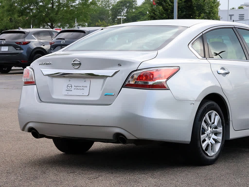 Used 2014 Brilliant Silver Metallic Nissan 2.5 S image 4