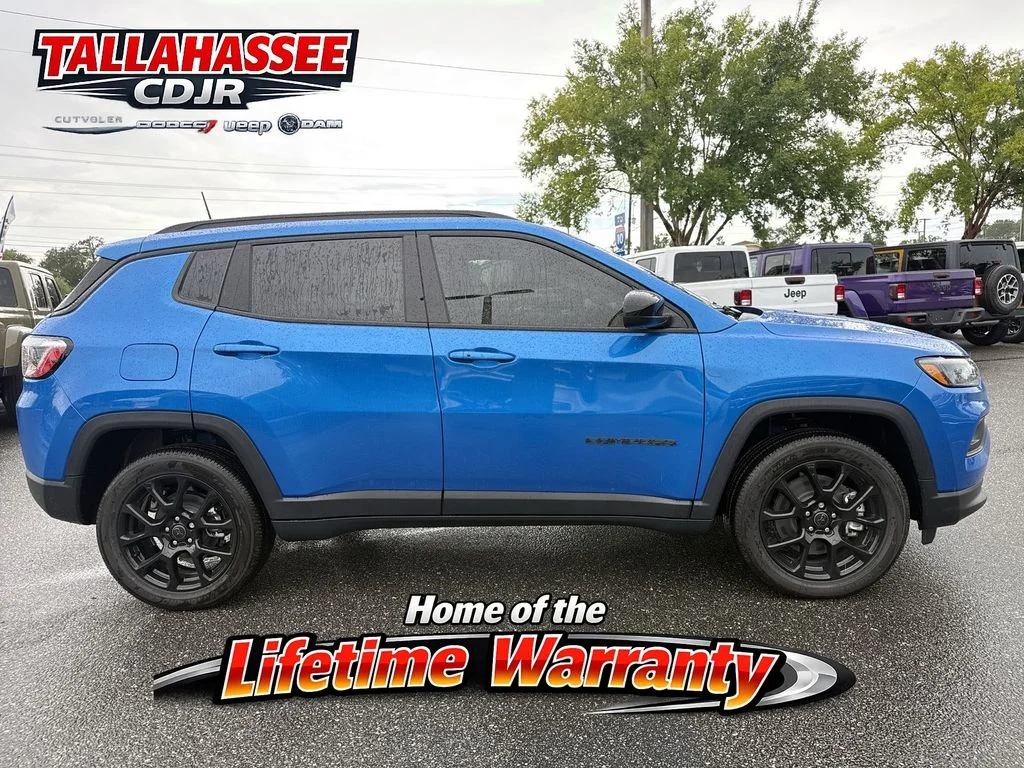 New 2026 Hydro Blue Pearl-Coat Exterior Paint Jeep Latitude image 2