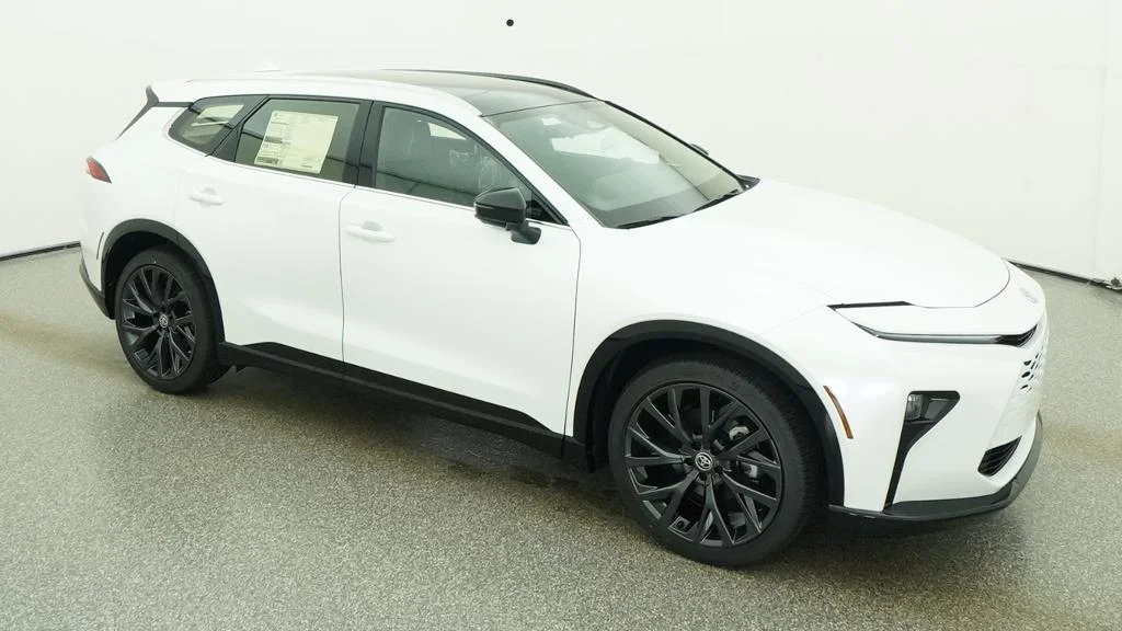 New 2026 Oxygen White Toyota Limited image 12