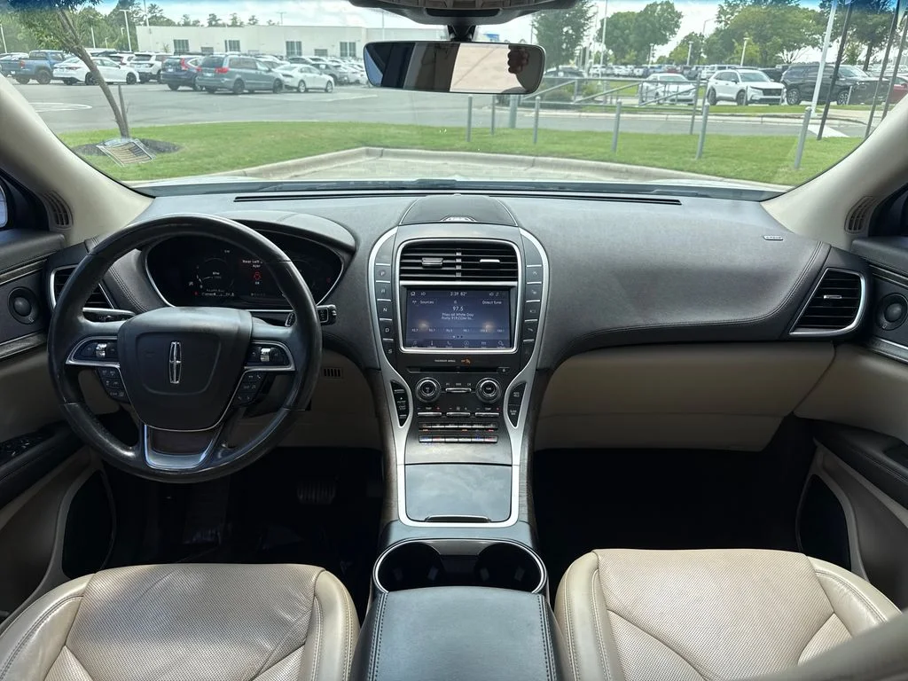 Used 2020 White Lincoln Reserve image 16