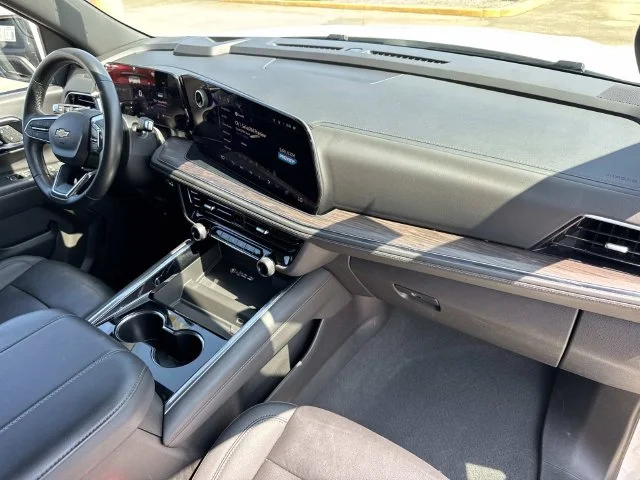 Used 2025 White Chevrolet LT image 38