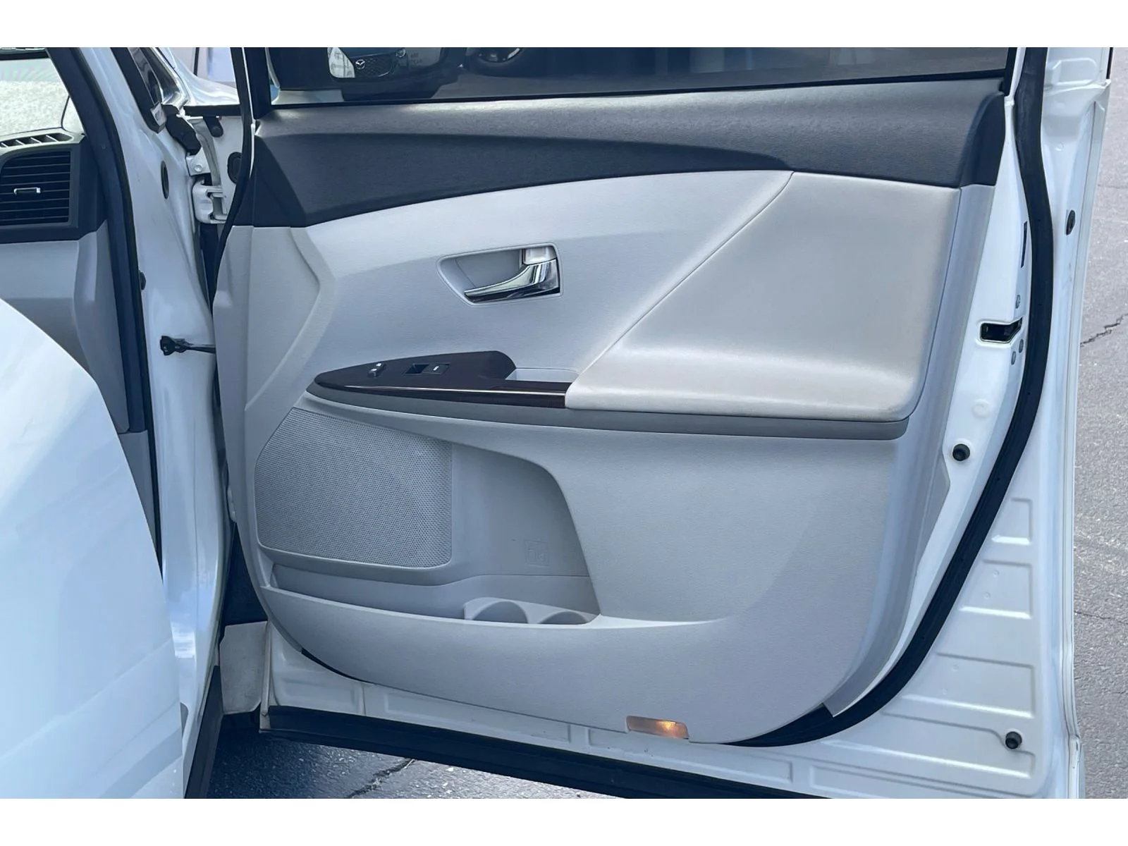 Used 2011 Blizzard Pearl Toyota Base image 21