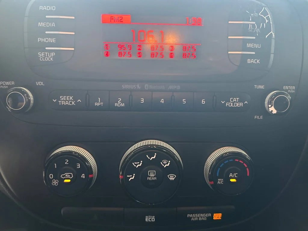 Used 2014 Green Kia Plus image 40