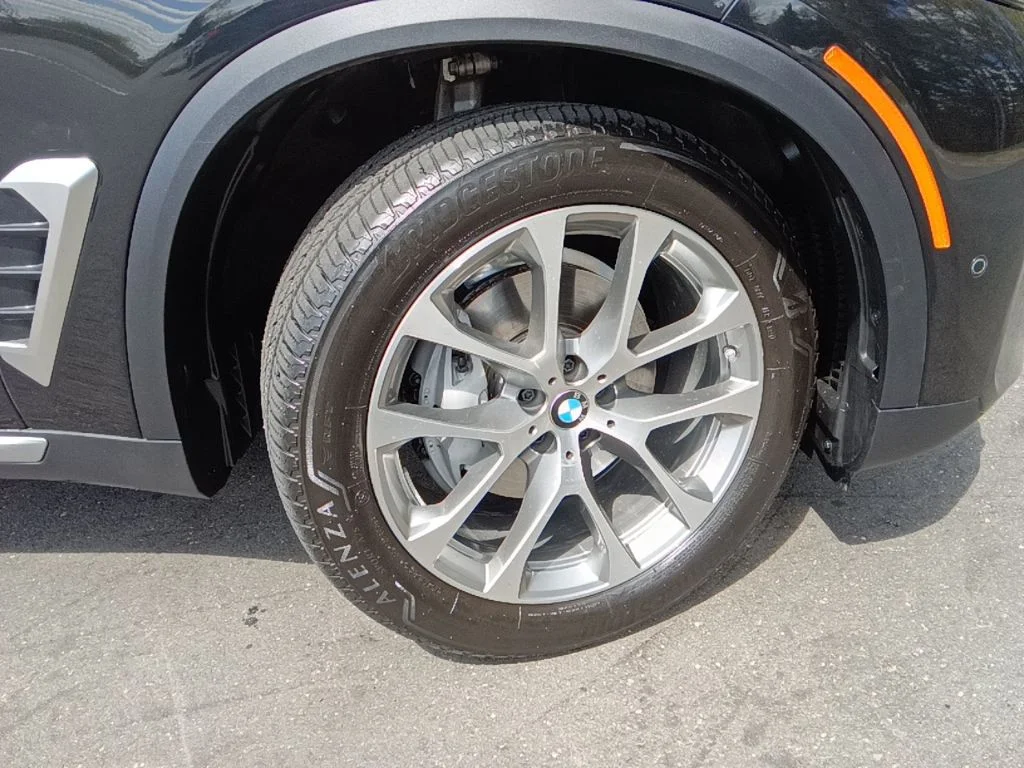 Certified Used 2025 Black Sapphire Metallic BMW xDrive40i image 31