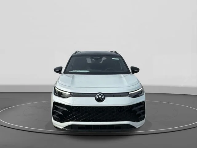 2026 Volkswagen Tiguan photo 2