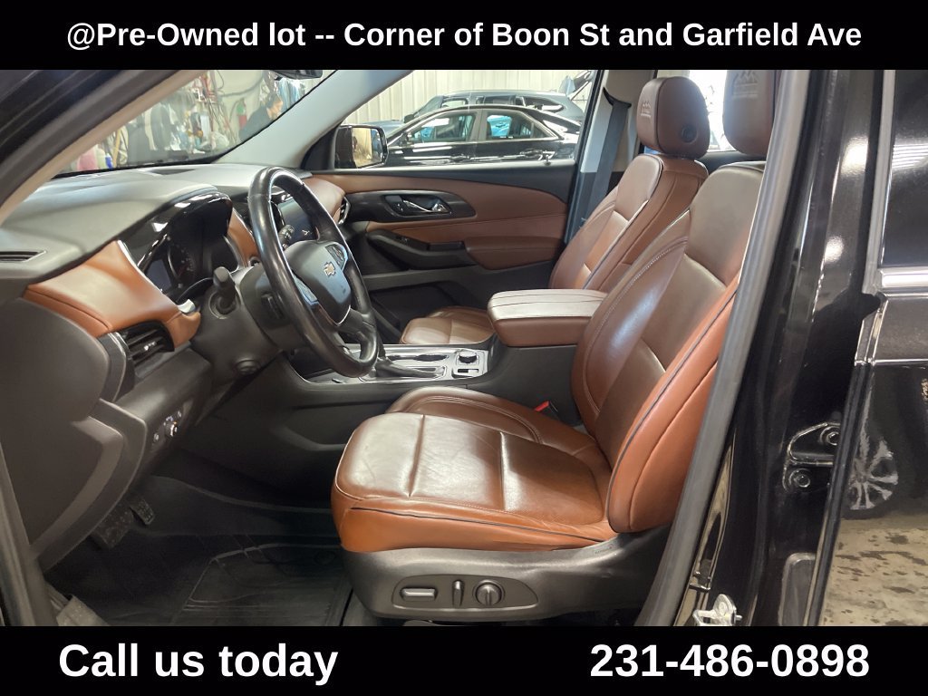 Used 2019 MOSAIC BLACK METALLIC Chevrolet High Country image 14