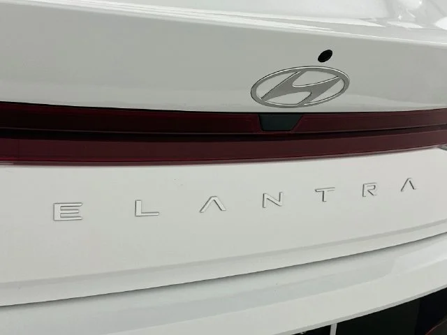 New 2026 Hyundai ELANTRA SE