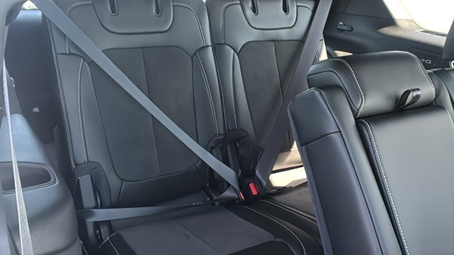 New 2026 Bright White Clear-Coat Exterior Paint Jeep Laredo Altitude image 13
