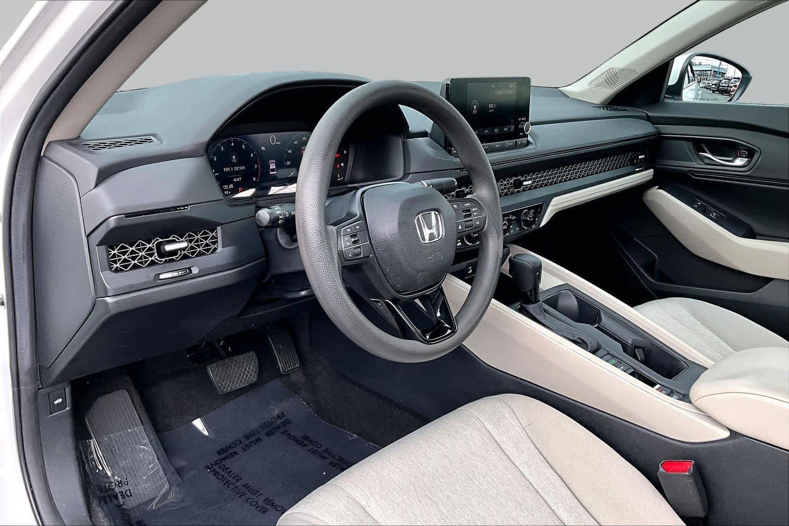 Used 2023 Platinum White Pearl Honda EX image 17