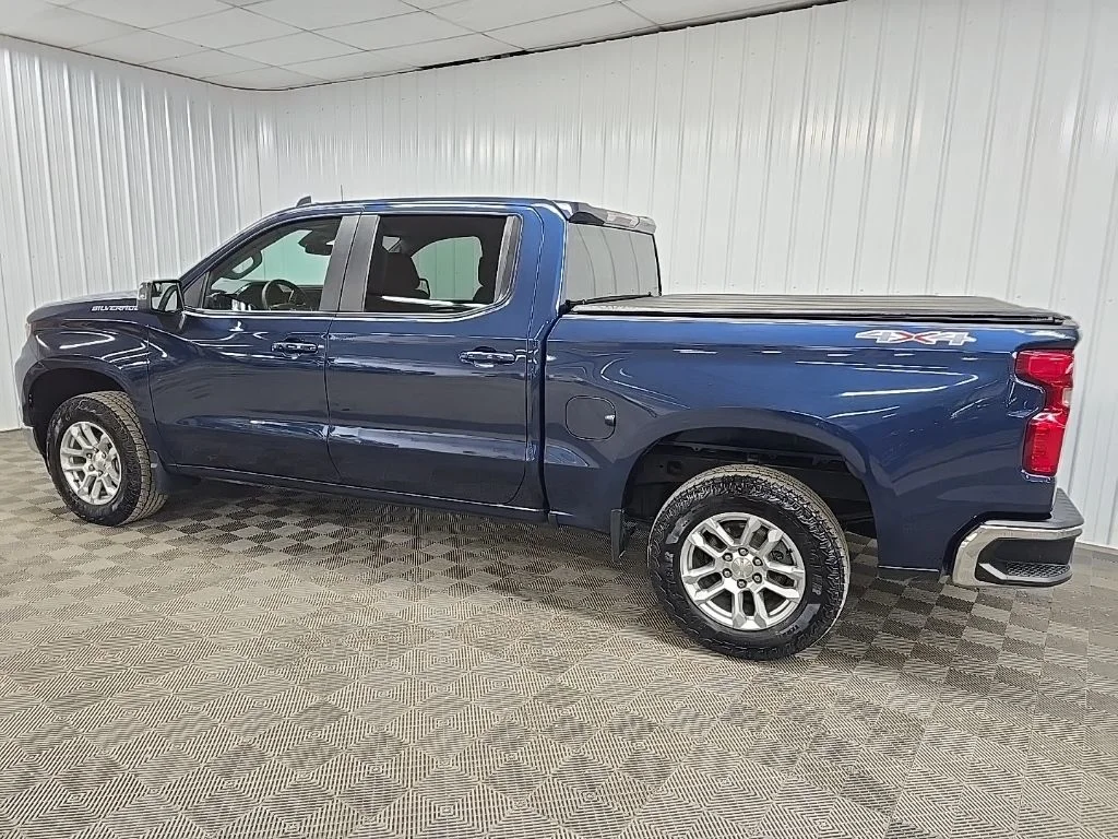 Used 2023 Blue Chevrolet LT image 4