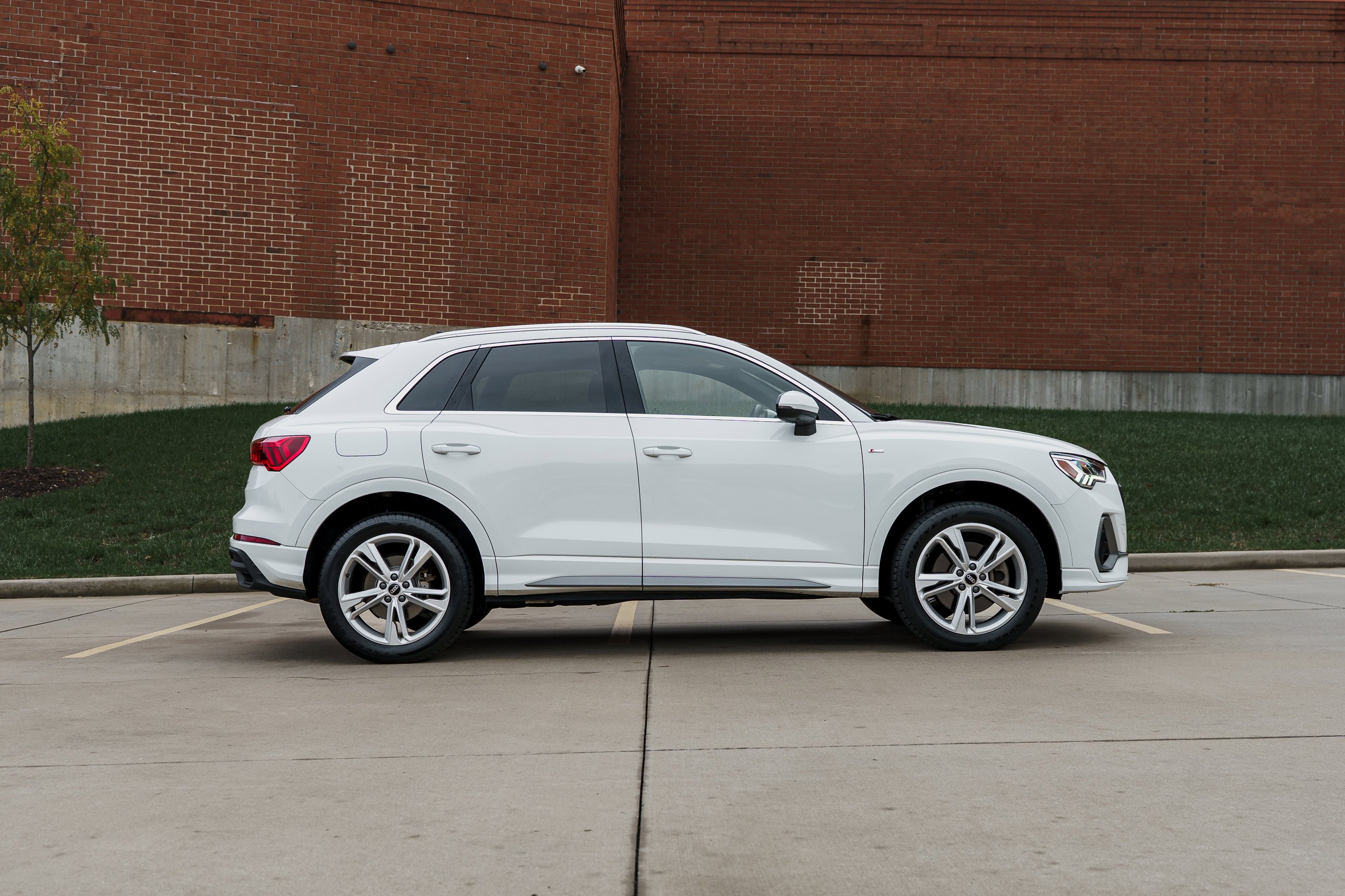 2023 Audi Q3 S line Premium Plus photo 3