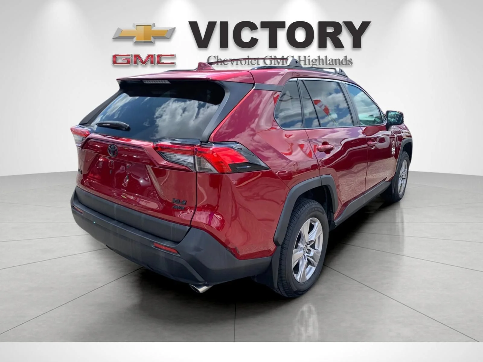 Used 2022 Red Toyota XLE image 3