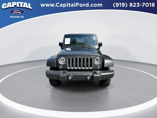 Used 2017 Gray Jeep Unlimited Sahara image 3
