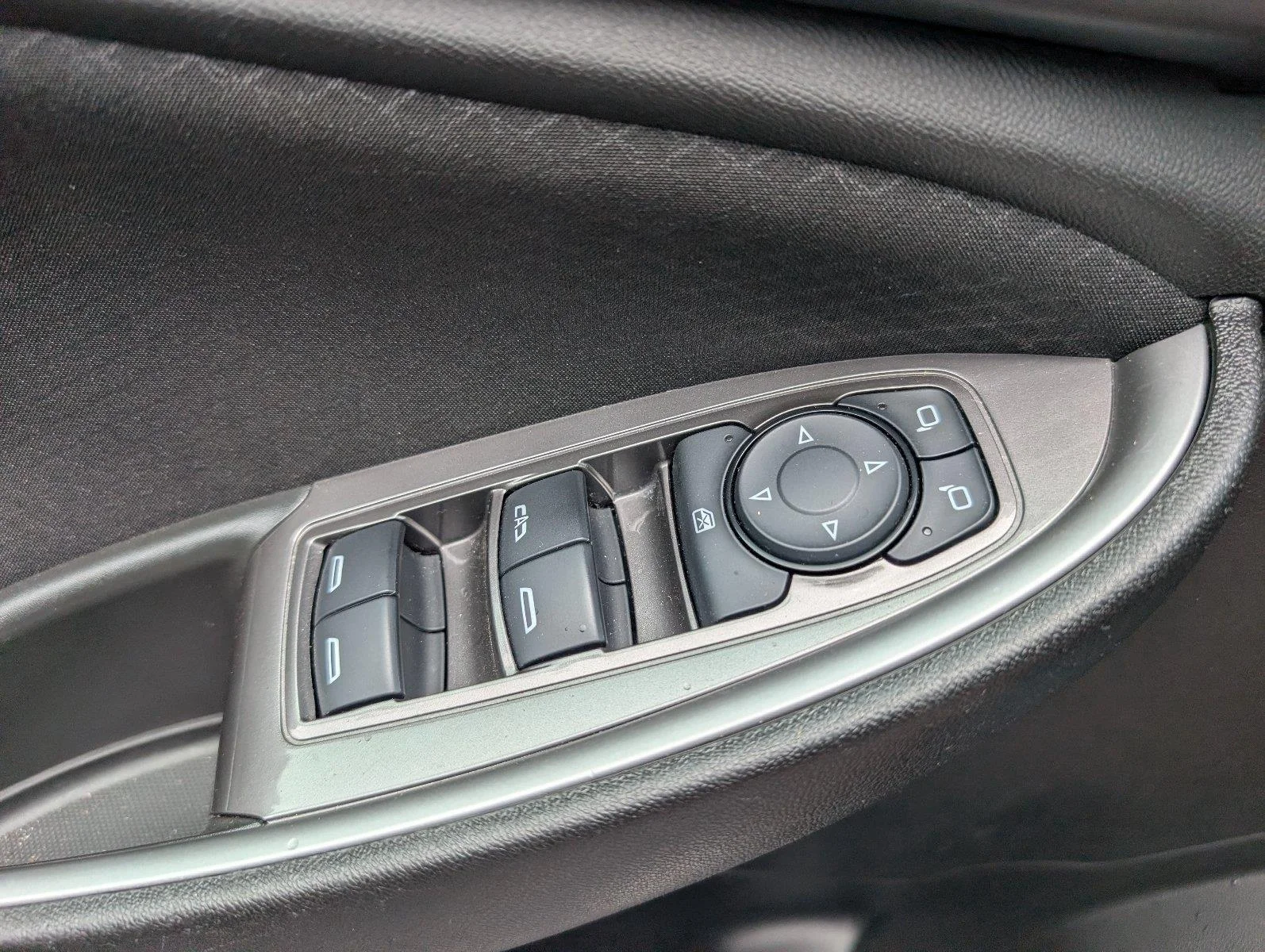 Used 2025 Lakeshore Blue Metallic Chevrolet LT image 29