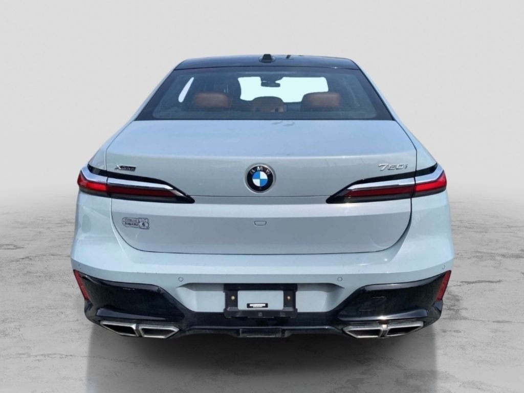 Used 2023 Gray BMW 760i xDrive image 3