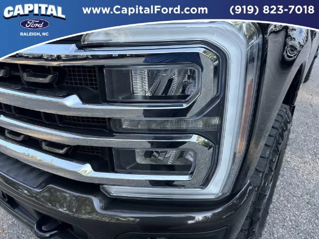 Used 2025  Ford King Ranch image 11