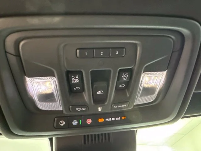 Used 2024 White GMC AT4X image 21