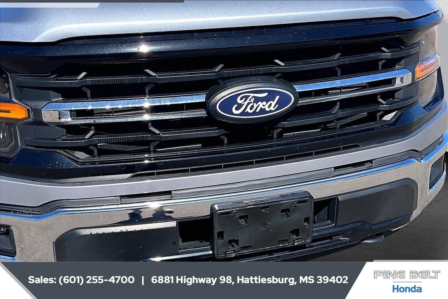 Used 2025 Iconic Silver Ford XLT image 21