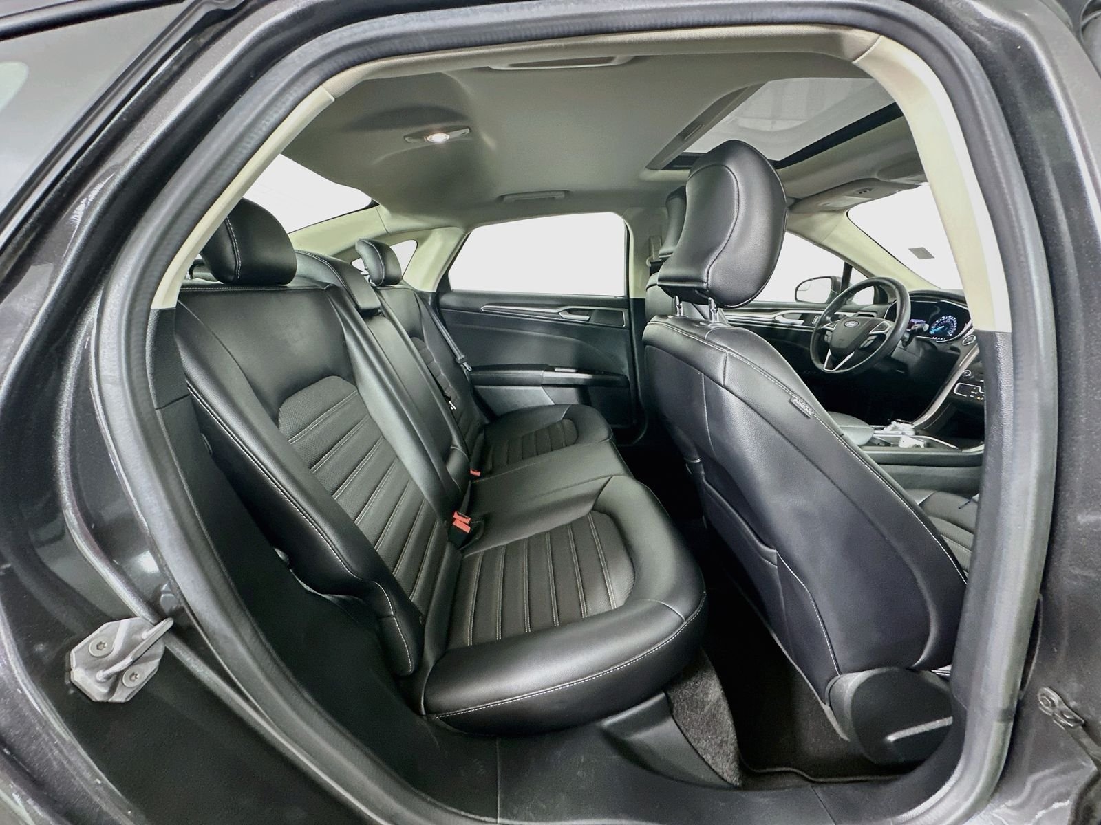 Used 2017 Magnetic Ford SE image 27