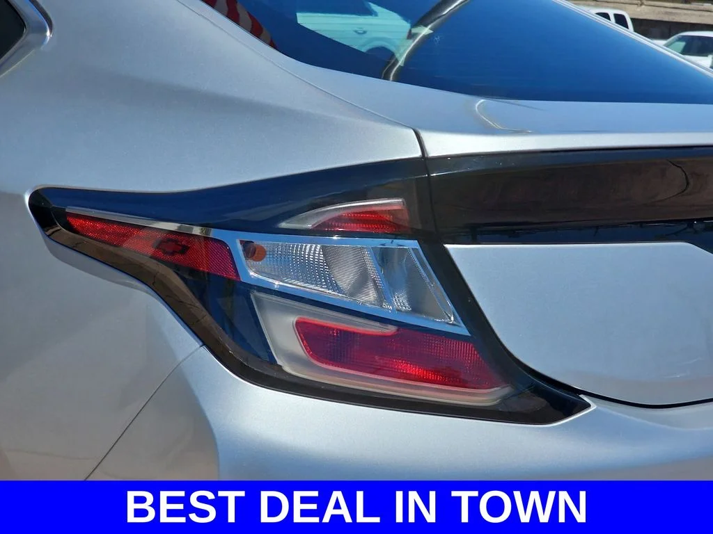 Used 2018 Silver Chevrolet Premier image 40
