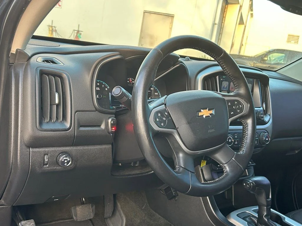 Used 2018 Graphite Metallic Chevrolet LT image 32
