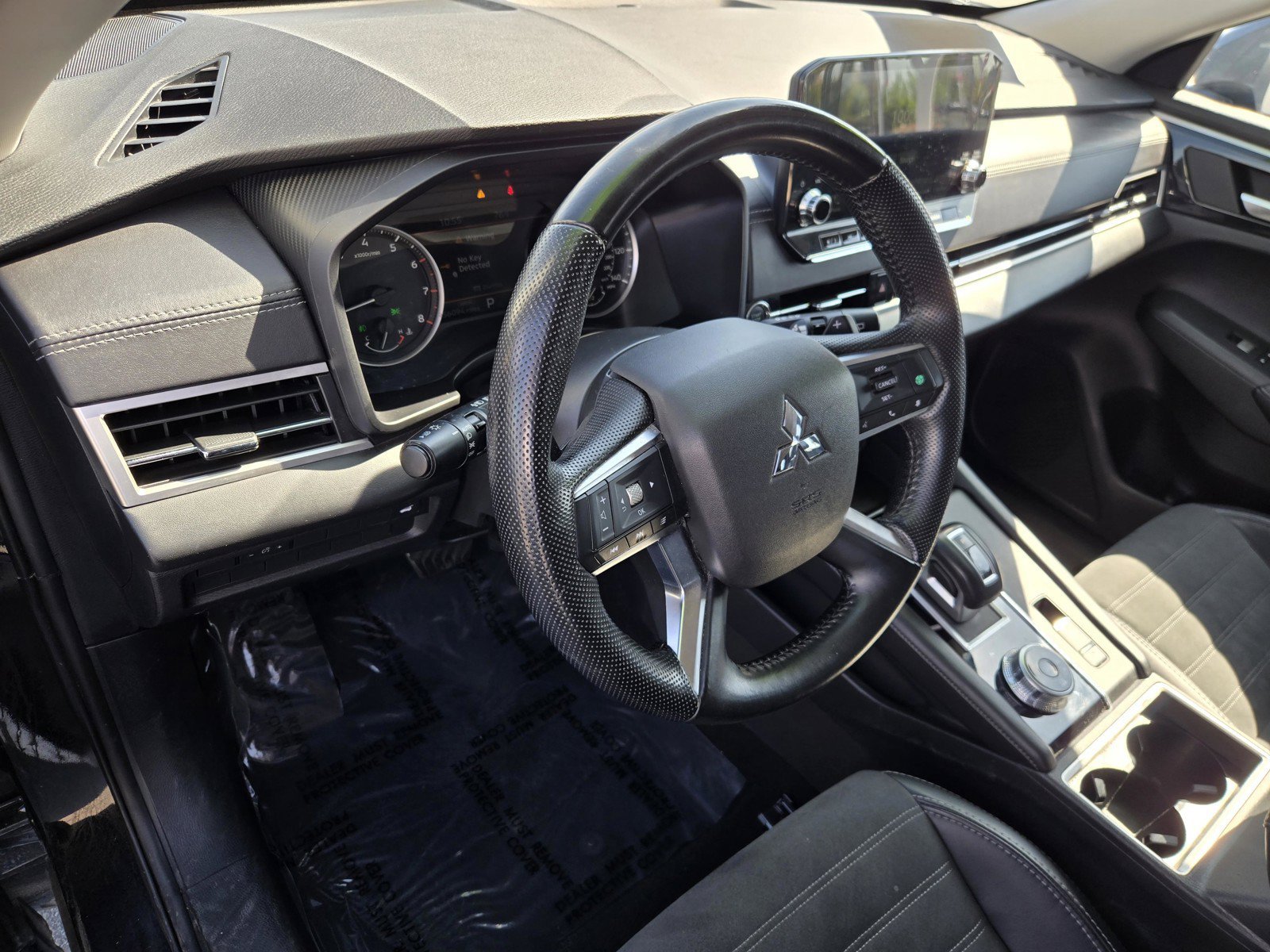 Used 2024 Black Mitsubishi  image 18