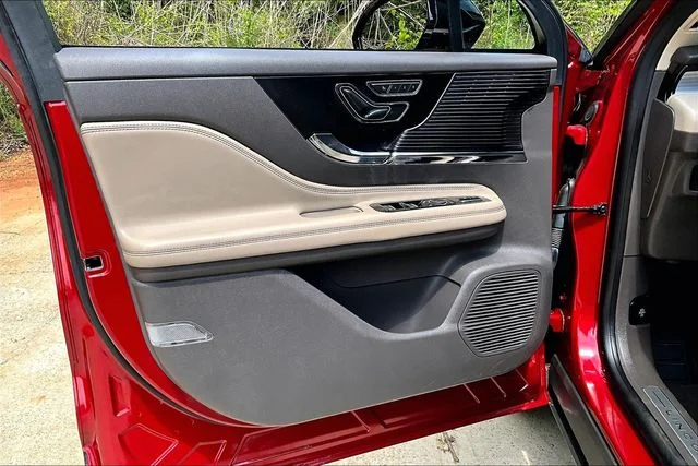 Used 2022 Red Lincoln Standard image 17