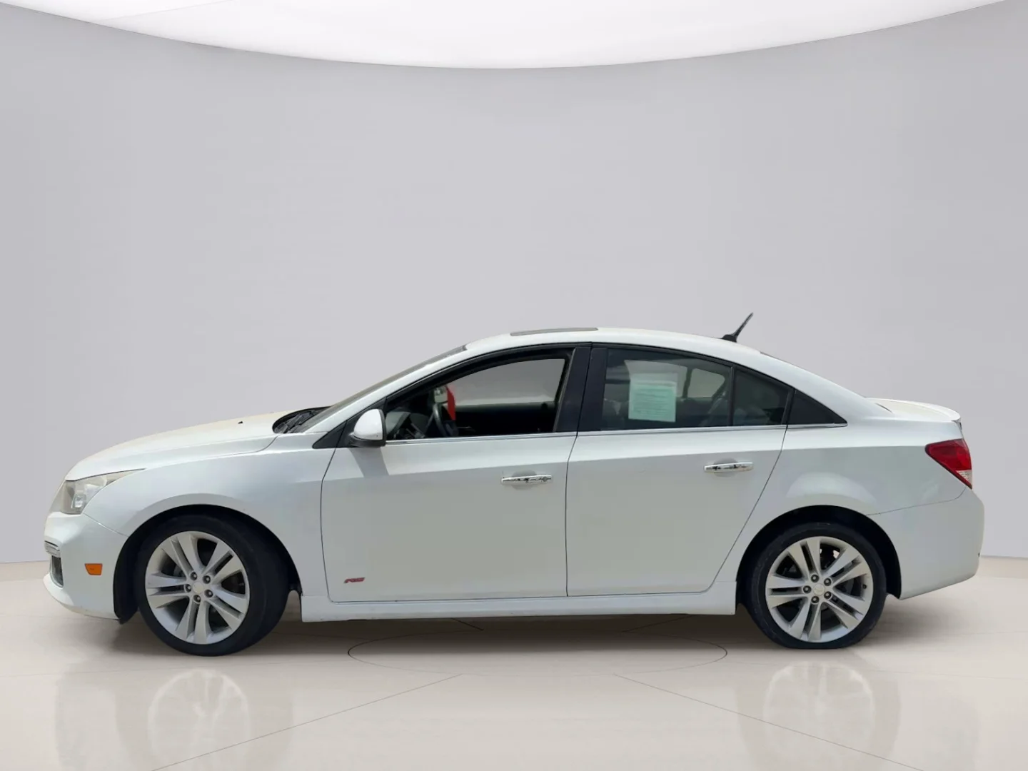 Used 2015 White Chevrolet LTZ image 2