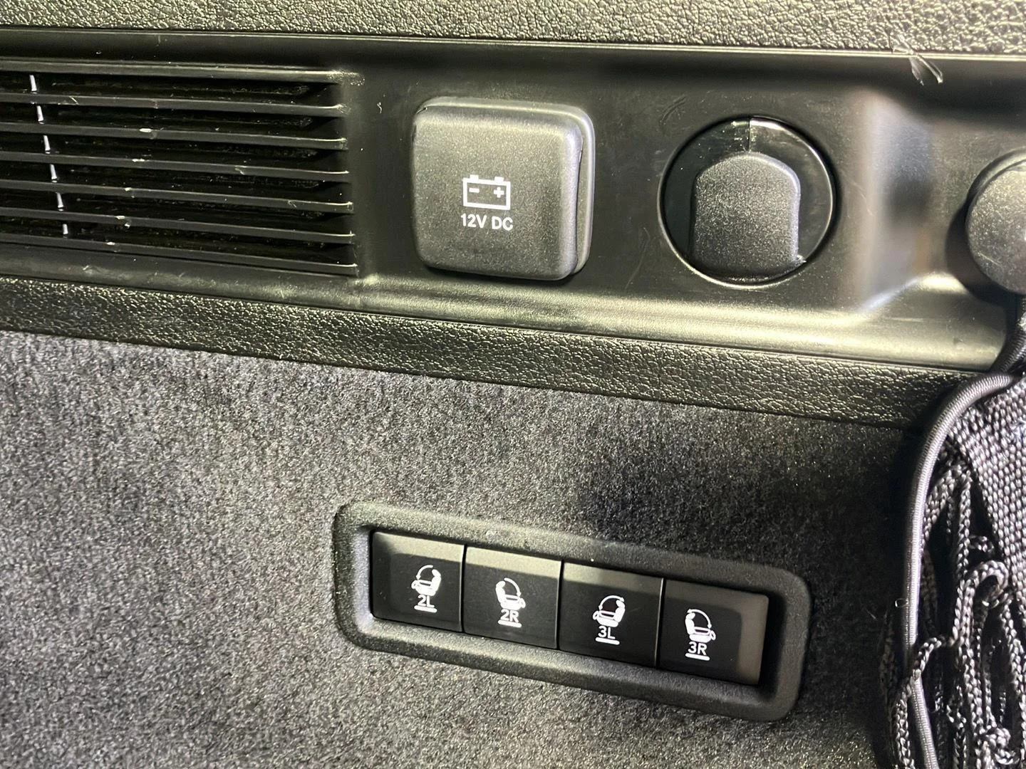 Used 2022 Diamond Black Crystal Pearlcoat Jeep Series II image 35