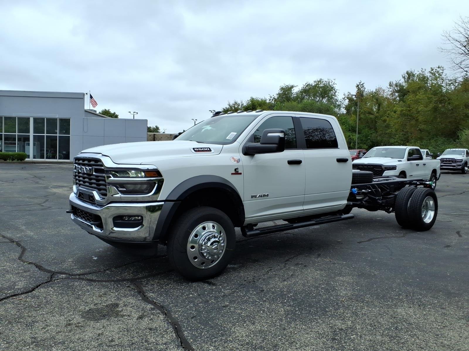 New 2027 Bright White Clear-Coat Paint RAM Big Horn image 3