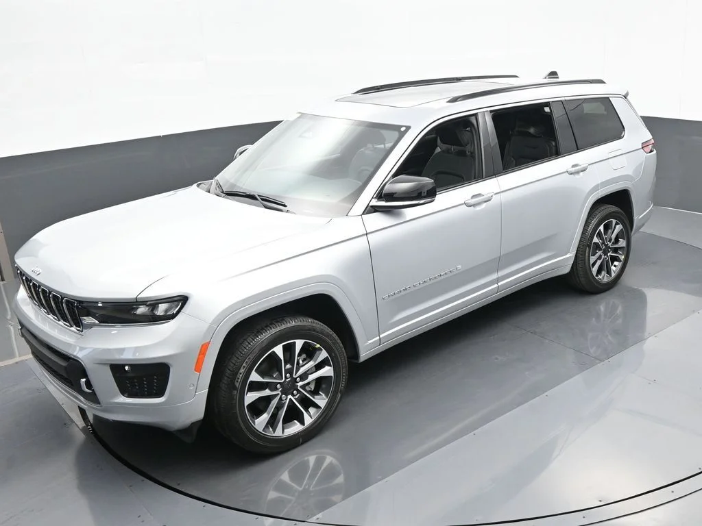 Used 2024 Silver Zynith Jeep Overland image 40
