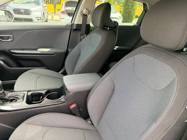 New 2026 Snow White Pearl Kia LXS image 19