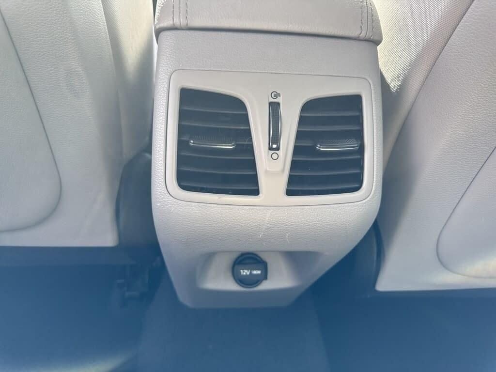 Used 2016 Black Hyundai Base image 38