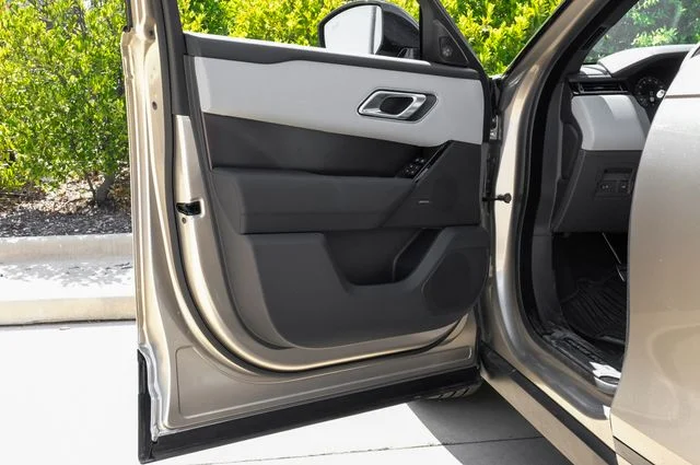 New 2026 Gold Land Rover Dynamic SE image 53