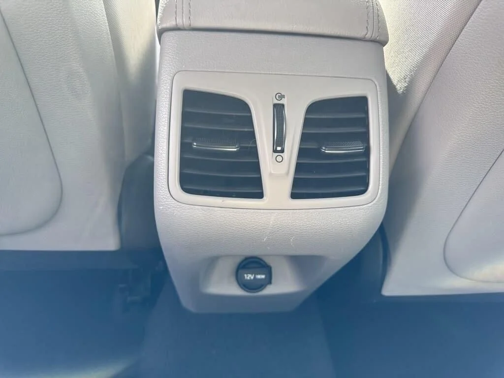 Used 2016 Black Hyundai Base image 38