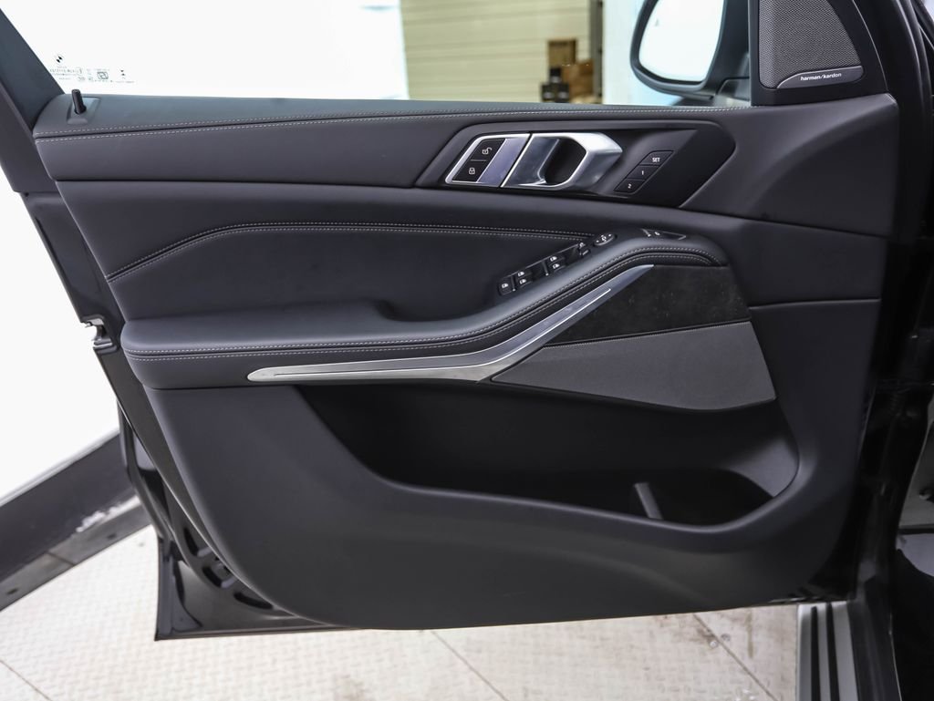 Certified Used 2026 Black Sapphire Metallic BMW xDrive40i image 9