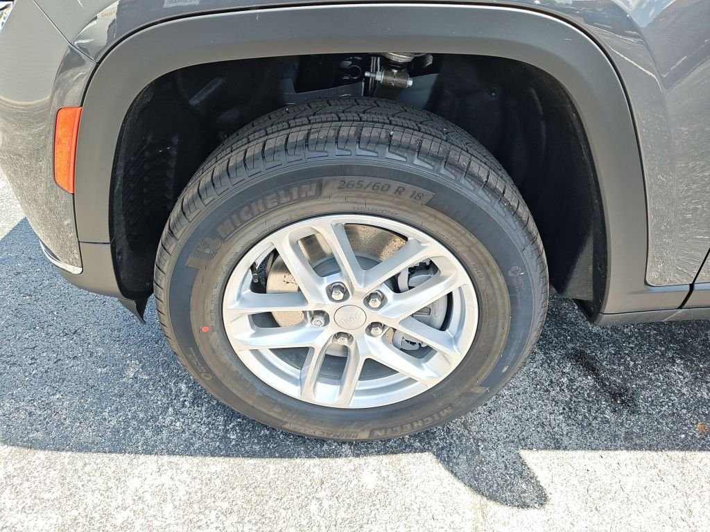 New 2026 Baltic Gray Metallic Clear-Coat Exterior Paint Jeep  image 9