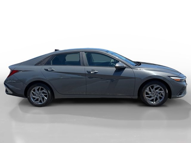 Used 2024 Gray Hyundai SEL image 6