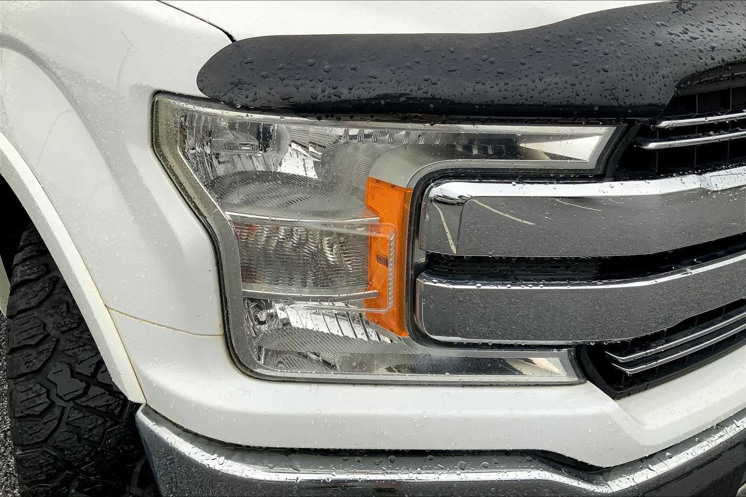 Used 2018 Oxford White Ford LARIAT image 24
