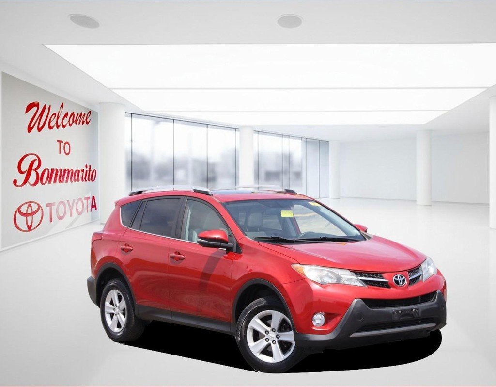 Used 2014 Barcelona Red Metallic Toyota FWD 4dr XLE (Natl) image 2