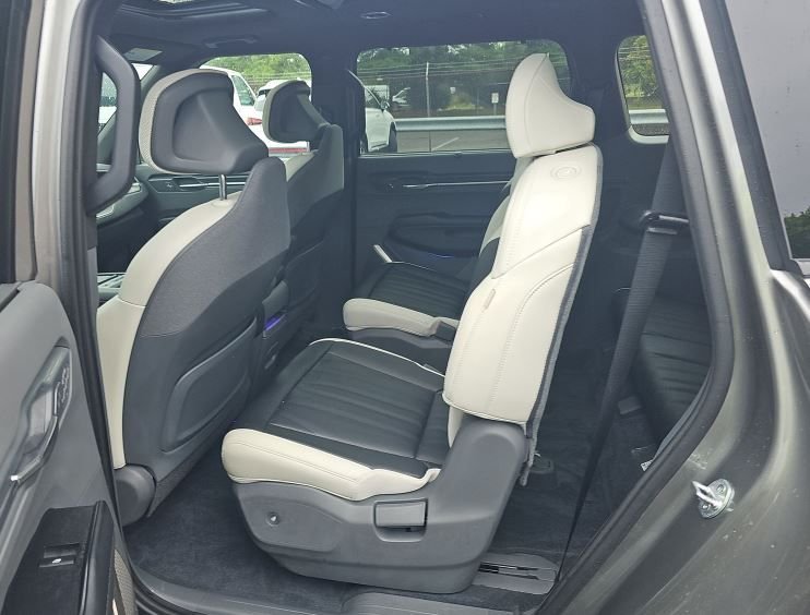 Used 2024 Gray Kia GT-Line image 6