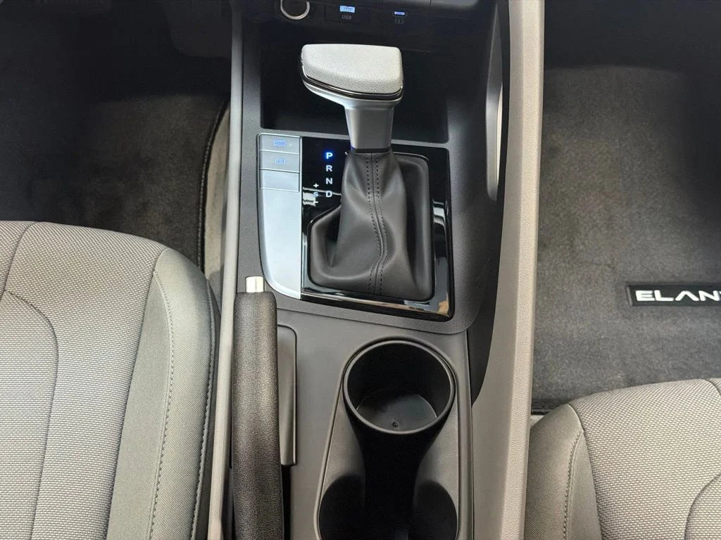 New 2026 Abyss Black Hyundai SE image 16